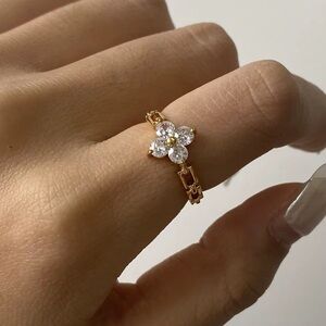 Size 7 | 18K Gold Plated CZ Flower Ring